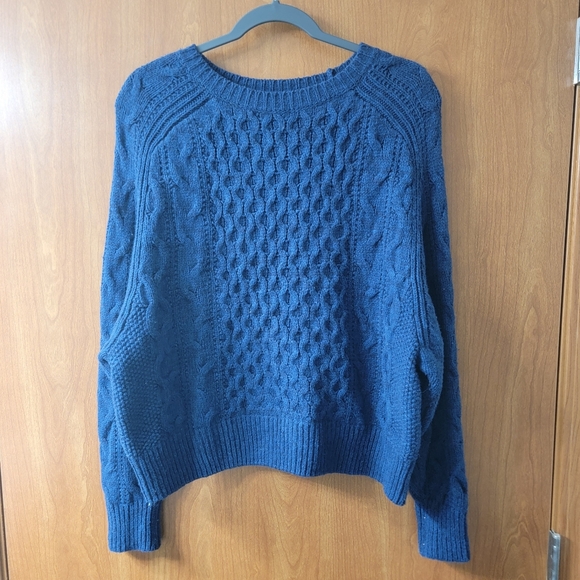 Universal Thread Sweaters - BOGO Universal Thread Navy Blue Fishermans Sweater Size Medium